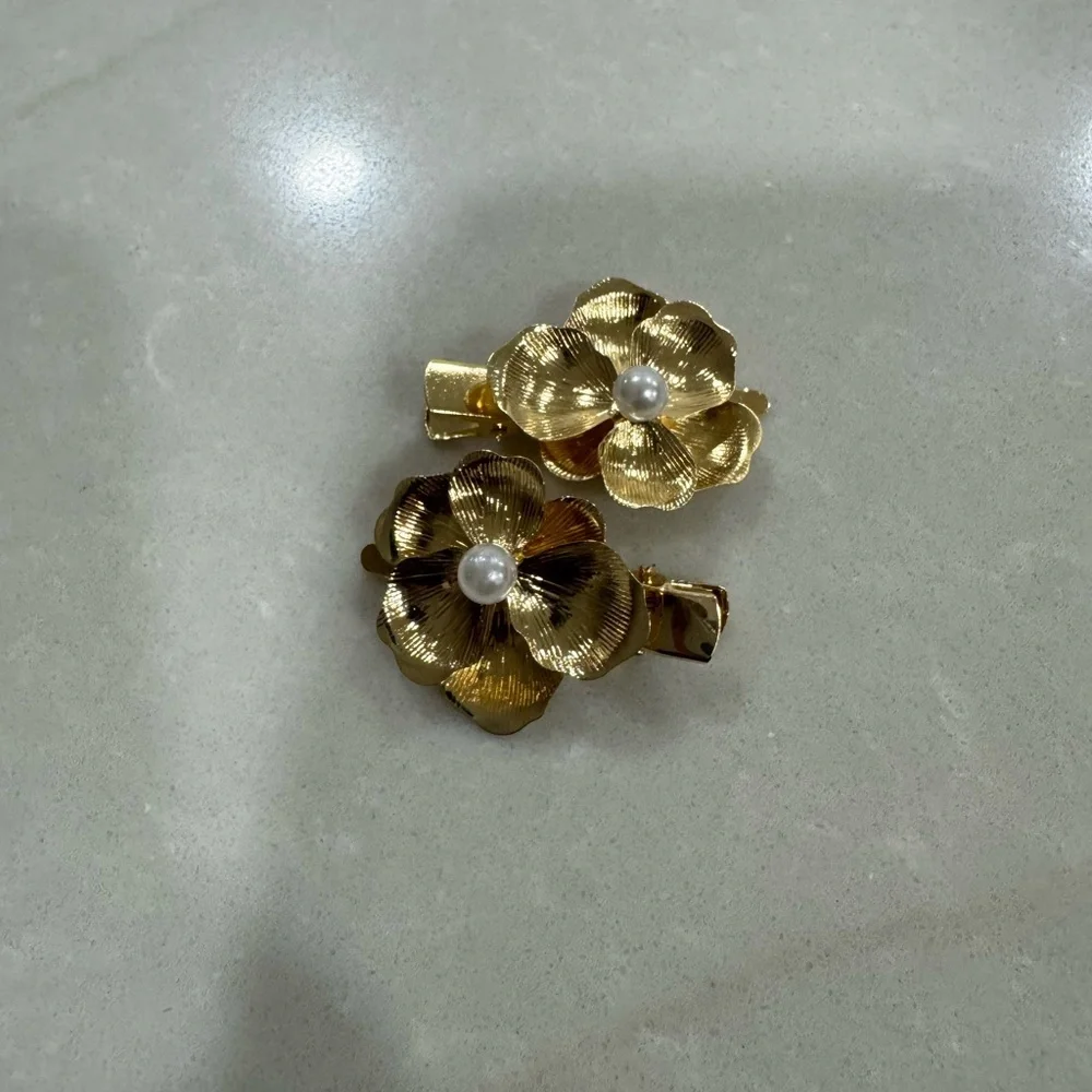 NWOT Gold Flower Hair Clips (Set of 2) Luxury bridal